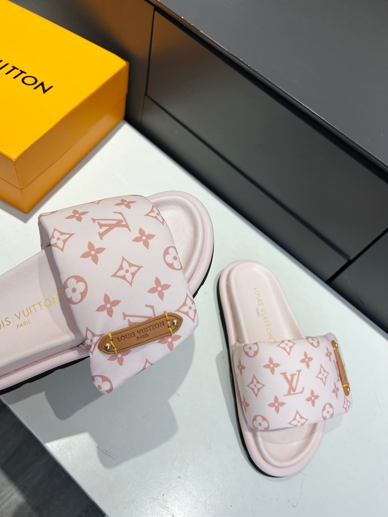 Louis Vuitton Slippers